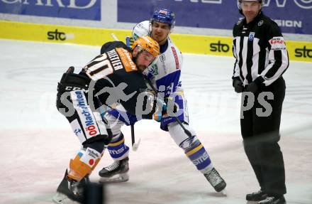 EBEL. Eishockey Bundesliga. VSV gegen Black Wings 1992 Linz.  Sahir Gill,  (VSV), Will Pelletier (Linz). Villach, am 30.12.2020.
Foto: Kuess
www.qspictures.net
---
pressefotos, pressefotografie, kuess, qs, qspictures, sport, bild, bilder, bilddatenbank