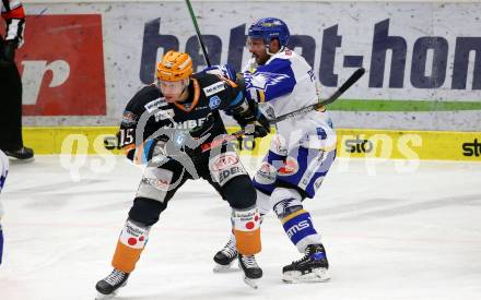 EBEL. Eishockey Bundesliga. VSV gegen Black Wings 1992 Linz.  Jerry Pollastrone, (VSV), Juha-Pekka Hytonen  (Linz). Villach, am 30.12.2020.
Foto: Kuess
www.qspictures.net
---
pressefotos, pressefotografie, kuess, qs, qspictures, sport, bild, bilder, bilddatenbank