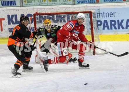 EBEL. Eishockey Bundesliga. KAC gegen	spusu Moser Medical Graz99ers.  Fraser Matthew (KAC), Kirchschlaeger Erik, Nussbacher Felix (Graz). Klagenfurt, am 30.12.2020.
Foto: Kuess
www.qspictures.net

---
pressefotos, pressefotografie, kuess, qs, qspictures, sport, bild, bilder, bilddatenbank