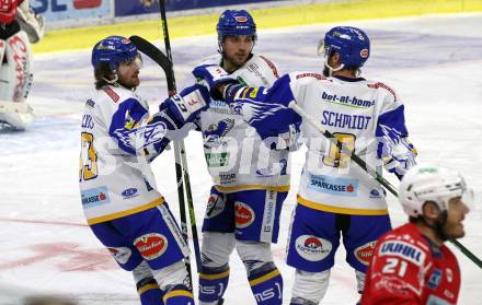 EBEL. Eishockey Bundesliga. KAC gegen	VSV.  Torjubel Chris Collins, Julian Kornelli, Kevin Schmidt (VSV). Klagenfurt, am 3.1.2021.
Foto: Kuess
www.qspictures.net

---
pressefotos, pressefotografie, kuess, qs, qspictures, sport, bild, bilder, bilddatenbank