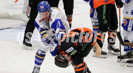 EBEL. Eishockey Bundesliga. VSV gegen Moser Medical Graz99ers. Caron Jordan,  (VSV), Charles Dodero   (Graz). Villach, am 5.1.2021.
Foto: Kuess
www.qspictures.net
---
pressefotos, pressefotografie, kuess, qs, qspictures, sport, bild, bilder, bilddatenbank