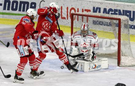 EBEL. Eishockey Bundesliga. KAC gegen	Bratislava Capitals. Thomas Koch, Matthew Fraser,  (KAC), Samuel Baros (Bratislava). Klagenfurt, am 10.1.2021.
Foto: Kuess
www.qspictures.net

---
pressefotos, pressefotografie, kuess, qs, qspictures, sport, bild, bilder, bilddatenbank