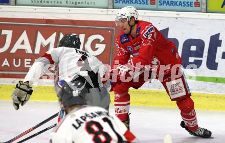 EBEL. Eishockey Bundesliga. KAC gegen	Bratislava Capitals. Nicholas Eric Petersen,  (KAC), Matthew Nicholas Finn (Bratislava). Klagenfurt, am 10.1.2021.
Foto: Kuess
www.qspictures.net

---
pressefotos, pressefotografie, kuess, qs, qspictures, sport, bild, bilder, bilddatenbank