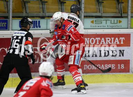 EBEL. Eishockey Bundesliga. KAC gegen	Bratislava Capitals. Nicholas Eric Petersen,  (KAC), Milos Bubela (Bratislava). Klagenfurt, am 10.1.2021.
Foto: Kuess
www.qspictures.net

---
pressefotos, pressefotografie, kuess, qs, qspictures, sport, bild, bilder, bilddatenbank