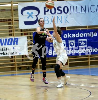 Basketball Damen Superliga 2020/2021. Grunddurchgang 10. Runde.  KOS Celovec Damen gegen Basket Flames. Antonia Ronacher (KOS Celovec),  Lena Mersch  (Basket Flames). Klagenfurt, am 16.1.2021.
Foto: Kuess
www.qspictures.net

---
pressefotos, pressefotografie, kuess, qs, qspictures, sport, bild, bilder, bilddatenbank