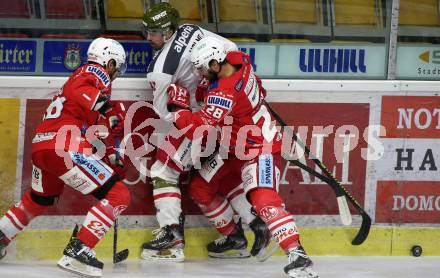 EBEL. Eishockey Bundesliga. KAC gegen	HCB Suedtirol Alperia. Thomas Koch, Martin Schumnig, (KAC), Halmo Michael (Bozen). Klagenfurt, am 17.1.2021.
Foto: Kuess
www.qspictures.net

---
pressefotos, pressefotografie, kuess, qs, qspictures, sport, bild, bilder, bilddatenbank