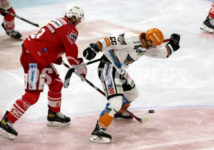 EBEL. Eishockey Bundesliga. KAC gegen	Black Wings 1992 Linz. Nicholas Eric Petersen,  (KAC), Stefan Gaffal (Linz). Klagenfurt, am 24.1.2021.
Foto: Kuess
www.qspictures.net

---
pressefotos, pressefotografie, kuess, qs, qspictures, sport, bild, bilder, bilddatenbank