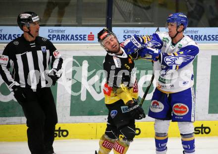 EBEL. Eishockey Bundesliga. VSV gegen Vienna Capitals.  Scott Kosmachuk,  (VSV), Rafael Rotter (Vienna Capitals). Villach, am 2.2.2021.
Foto: Kuess
www.qspictures.net
---
pressefotos, pressefotografie, kuess, qs, qspictures, sport, bild, bilder, bilddatenbank