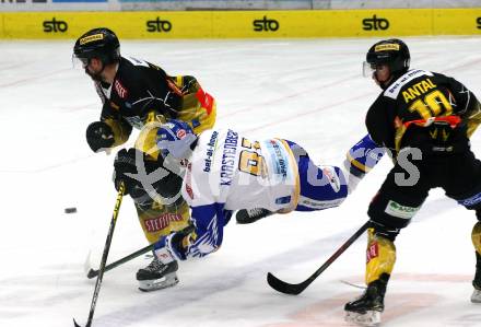 EBEL. Eishockey Bundesliga. VSV gegen Vienna Capitals.  Renars Krastenbergs,  (VSV), Philippe Lakos, Patrick Antal (Vienna Capitals). Villach, am 2.2.2021.
Foto: Kuess
www.qspictures.net
---
pressefotos, pressefotografie, kuess, qs, qspictures, sport, bild, bilder, bilddatenbank