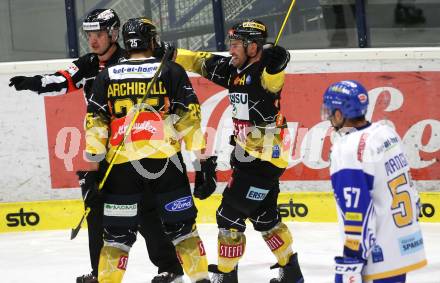 EBEL. Eishockey Bundesliga. VSV gegen Vienna Capitals.  Torjubel Rafael Rotter, Darren Archibald (Vienna Capitals). Villach, am 2.2.2021.
Foto: Kuess
www.qspictures.net
---
pressefotos, pressefotografie, kuess, qs, qspictures, sport, bild, bilder, bilddatenbank