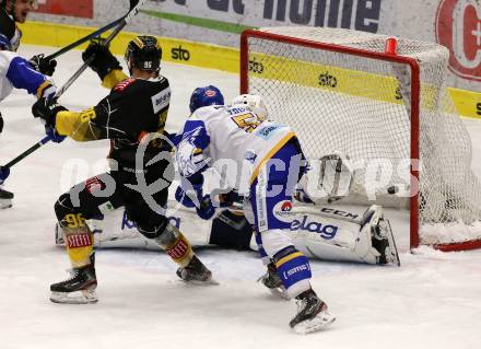 EBEL. Eishockey Bundesliga. VSV gegen Vienna Capitals. Kristers Gudlevskis, Matt Mangene,  (VSV), Nikolaus Hartl  (Vienna Capitals). Villach, am 2.2.2021.
Foto: Kuess
www.qspictures.net
---
pressefotos, pressefotografie, kuess, qs, qspictures, sport, bild, bilder, bilddatenbank