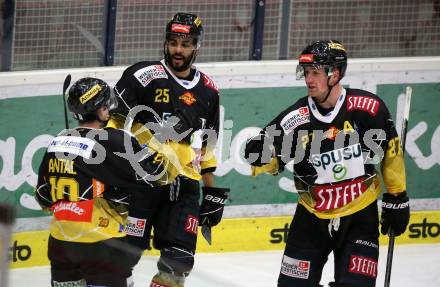 EBEL. Eishockey Bundesliga. VSV gegen Vienna Capitals.  Torjubel Patrick Antal, Darren Archibald, Ty Loney (Vienna Capitals). Villach, am 2.2.2021.
Foto: Kuess
www.qspictures.net
---
pressefotos, pressefotografie, kuess, qs, qspictures, sport, bild, bilder, bilddatenbank