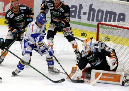 EBEL. Eishockey Bundesliga. VSV gegen Black Wings 1992.  Matt Mangene, (VSV), Luka Gracnar  (Linz). Villach, am 14.2.2021.
Foto: Kuess
www.qspictures.net
---
pressefotos, pressefotografie, kuess, qs, qspictures, sport, bild, bilder, bilddatenbank