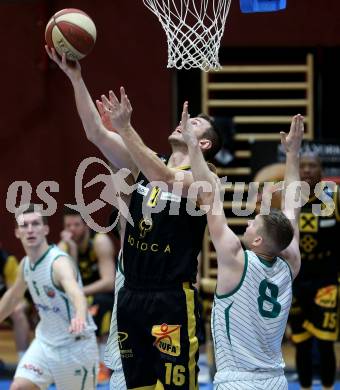 Basketball Zweite Liga 2020/2021. Grunddurchgang 20. Runde. KOS Celovec gegen  Fuerstenfeld Panthers. Jernej Heine Andolsek (KOS Celovec),  Maximilian Kunovjanek (Fuerstenfeld). Klagenfurt, am 20.2.2021.
Foto: Kuess
www.qspictures.net

---
pressefotos, pressefotografie, kuess, qs, qspictures, sport, bild, bilder, bilddatenbank