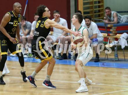 Basketball Zweite Liga 2020/2021. Grunddurchgang 20. Runde. KOS Celovec gegen  Fuerstenfeld Panthers. Andi Smrtnik (KOS Celovec), Lukas Hahn (Fuerstenfeld). Klagenfurt, am 20.2.2021.
Foto: Kuess
www.qspictures.net

---
pressefotos, pressefotografie, kuess, qs, qspictures, sport, bild, bilder, bilddatenbank