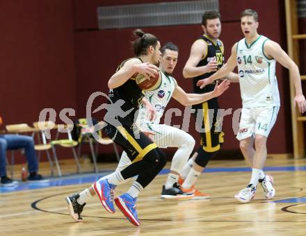 Basketball Zweite Liga 2020/2021. Grunddurchgang 20. Runde. KOS Celovec gegen  Fuerstenfeld Panthers. Anze Kos (KOS Celovec), Adnan Hajder (Fuerstenfeld). Klagenfurt, am 20.2.2021.
Foto: Kuess
www.qspictures.net

---
pressefotos, pressefotografie, kuess, qs, qspictures, sport, bild, bilder, bilddatenbank