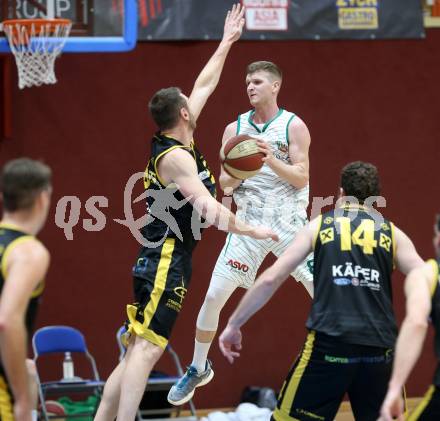 Basketball Zweite Liga 2020/2021. Grunddurchgang 20. Runde. KOS Celovec gegen  Fuerstenfeld Panthers. Jernej Heine Andolsek (KOS Celovec),  Maximilian Kunovjanek (Fuerstenfeld). Klagenfurt, am 20.2.2021.
Foto: Kuess
www.qspictures.net

---
pressefotos, pressefotografie, kuess, qs, qspictures, sport, bild, bilder, bilddatenbank