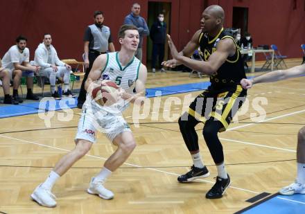 Basketball Zweite Liga 2020/2021. Grunddurchgang 20. Runde. KOS Celovec gegen  Fuerstenfeld Panthers. Andi Smrtnik (KOS Celovec), David A. O. Akibo (Fuerstenfeld). Klagenfurt, am 20.2.2021.
Foto: Kuess
www.qspictures.net

---
pressefotos, pressefotografie, kuess, qs, qspictures, sport, bild, bilder, bilddatenbank