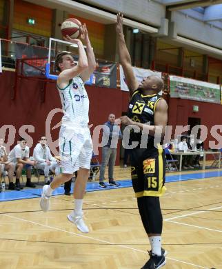 Basketball Zweite Liga 2020/2021. Grunddurchgang 20. Runde. KOS Celovec gegen  Fuerstenfeld Panthers. Andi Smrtnik (KOS Celovec), David A. O. Akibo (Fuerstenfeld). Klagenfurt, am 20.2.2021.
Foto: Kuess
www.qspictures.net

---
pressefotos, pressefotografie, kuess, qs, qspictures, sport, bild, bilder, bilddatenbank
