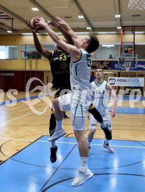 Basketball Zweite Liga 2020/2021. Grunddurchgang 20. Runde. KOS Celovec gegen  Fuerstenfeld Panthers. Andi Smrtnik (KOS Celovec), David A. O. Akibo (Fuerstenfeld). Klagenfurt, am 20.2.2021.
Foto: Kuess
www.qspictures.net

---
pressefotos, pressefotografie, kuess, qs, qspictures, sport, bild, bilder, bilddatenbank
