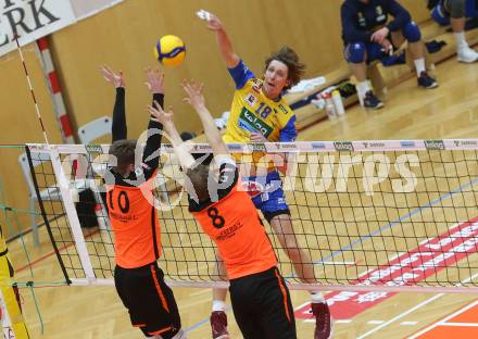 Volleyball. Austria Volley Cup. HCup. SK Zadruga Aich/Dob gegen VCA Amstetten. Arvydas MISEIKIS  (Aich/Dob), Peter Blazsovics, Philip Ichovski  (Amstetten). Bleiburg, am 21.2.2021.
Foto: Kuess
www.qspictures.net
---
pressefotos, pressefotografie, kuess, qs, qspictures, sport, bild, bilder, bilddatenbank