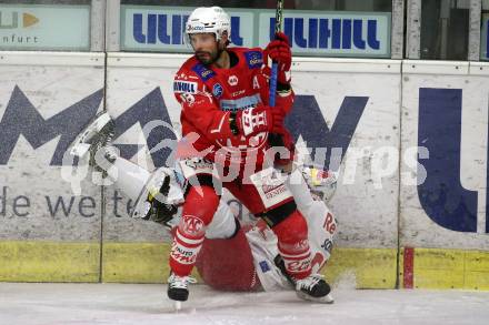 EBEL. Eishockey Bundesliga. KAC gegen	EC Salzburg. Thomas Koch,  (KAC),   Lukas Schreier (Salzburg). Klagenfurt, am 26.2.2021.
Foto: Kuess
www.qspictures.net

---
pressefotos, pressefotografie, kuess, qs, qspictures, sport, bild, bilder, bilddatenbank