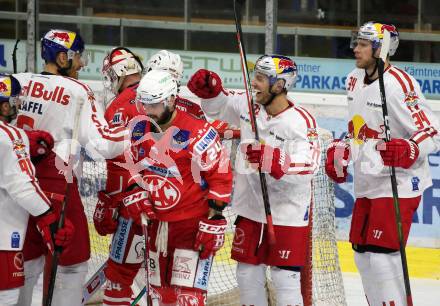 EBEL. Eishockey Bundesliga. KAC gegen	EC Salzburg.  Torjubel Thomas Raffl, Rick Schofield, Johan Alexander Urbom (Salzburg). Klagenfurt, am 26.2.2021.
Foto: Kuess
www.qspictures.net

---
pressefotos, pressefotografie, kuess, qs, qspictures, sport, bild, bilder, bilddatenbank