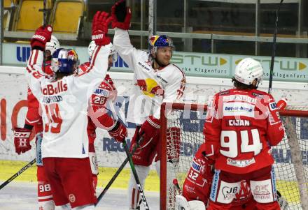 EBEL. Eishockey Bundesliga. KAC gegen	EC Salzburg.  Torjubel John Hughes (Salzburg). Klagenfurt, am 26.2.2021.
Foto: Kuess
www.qspictures.net

---
pressefotos, pressefotografie, kuess, qs, qspictures, sport, bild, bilder, bilddatenbank