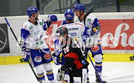 EBEL. Eishockey Bundesliga. VSV gegen iClinic Bratislava Capitals.  Torjubel Kevin Schmidt, Jordan Caron, Scott Kosmachuk (VSV). Villach, am 3.5.2021.
Foto: Kuess
www.qspictures.net
---
pressefotos, pressefotografie, kuess, qs, qspictures, sport, bild, bilder, bilddatenbank