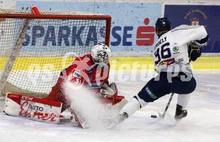 EBEL. Eishockey Bundesliga. KAC gegen	Fehervar AV19. David Madlener,  (KAC),  Csanad Erdely (Fehervar). Klagenfurt, am 7.3.2021.
Foto: Kuess
www.qspictures.net

---
pressefotos, pressefotografie, kuess, qs, qspictures, sport, bild, bilder, bilddatenbank