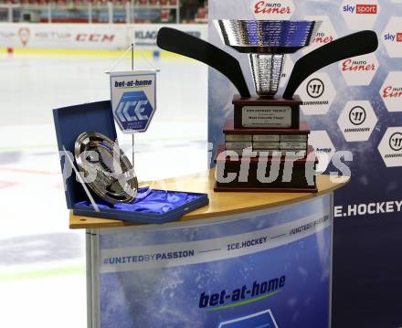 Eishockey Bundesliga. Uebergabe der Ron Kennedy Trophy fuer den MosT Valuable Player. Trophaeen. Klagenfurt, am 12.3.2021.
Foto: Kuess
---
pressefotos, pressefotografie, kuess, qs, qspictures, sport, bild, bilder, bilddatenbank