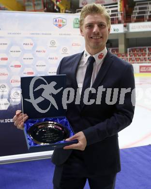 Eishockey Bundesliga. Uebergabe der Ron Kennedy Trophy fuer den MosT Valuable Player. Sebastian Dahm. Klagenfurt, am 12.3.2021.
Foto: Kuess
---
pressefotos, pressefotografie, kuess, qs, qspictures, sport, bild, bilder, bilddatenbank