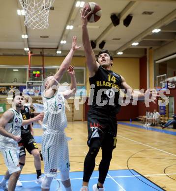 Basketball Zweite Liga 2020/2021. Grunddurchgang 22. Runde. KOS Celovec gegen  Guessing/Jennersdorf Blackbirds. Lovro Fizuleto, (KOS Celovec),  Christoph Astl  (Blackbirds). Klagenfurt, am 13.3.2021.
Foto: Kuess
www.qspictures.net

---
pressefotos, pressefotografie, kuess, qs, qspictures, sport, bild, bilder, bilddatenbank