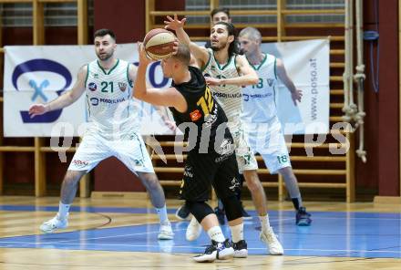 Basketball Zweite Liga 2020/2021. Grunddurchgang 22. Runde. KOS Celovec gegen  Guessing/Jennersdorf Blackbirds. Volkan Oezdemir, (KOS Celovec),  Mate Horvath  (Blackbirds). Klagenfurt, am 13.3.2021.
Foto: Kuess
www.qspictures.net

---
pressefotos, pressefotografie, kuess, qs, qspictures, sport, bild, bilder, bilddatenbank
