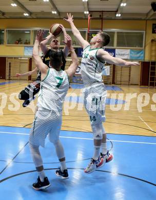 Basketball Zweite Liga 2020/2021. Grunddurchgang 22. Runde. KOS Celovec gegen  Guessing/Jennersdorf Blackbirds. Anze Kos,  (KOS Celovec),  Lovro Fizuleto, Mate Horvath (Blackbirds). Klagenfurt, am 13.3.2021.
Foto: Kuess
www.qspictures.net

---
pressefotos, pressefotografie, kuess, qs, qspictures, sport, bild, bilder, bilddatenbank