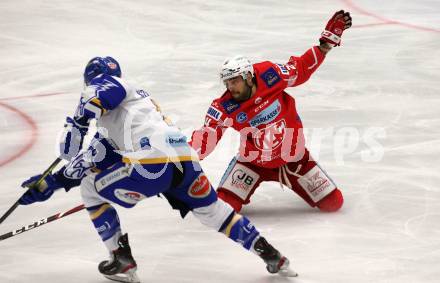 EBEL. Eishockey Bundesliga. VSV gegen KAC.  Scott Kosmachuk,  (VSV),  Steven Strong (KAC). Villach, am 14.3.2021.
Foto: Kuess
www.qspictures.net
---
pressefotos, pressefotografie, kuess, qs, qspictures, sport, bild, bilder, bilddatenbank