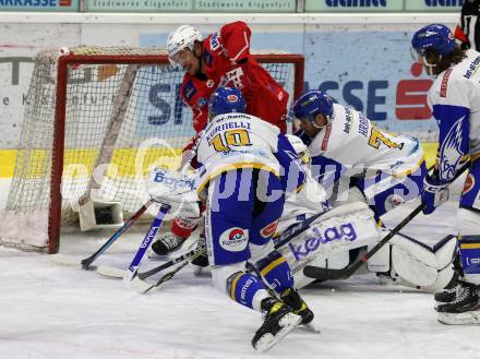 EBEL. Eishockey Bundesliga. KAC gegen	VSV. Nicholas Eric Petersen, (KAC),  Julian Kornelli, Josef Hrabal  (VSV). Klagenfurt, am 21.3.2021.
Foto: Kuess
www.qspictures.net

---
pressefotos, pressefotografie, kuess, qs, qspictures, sport, bild, bilder, bilddatenbank