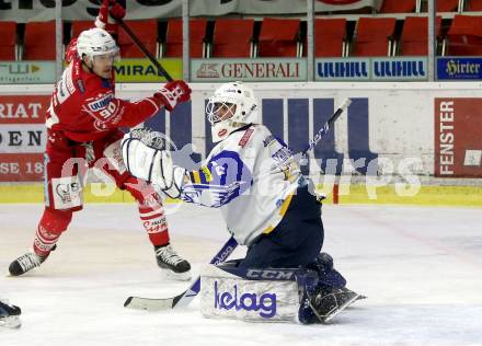 EBEL. Eishockey Bundesliga. KAC gegen	VSV. Matthew Fraser,  (KAC),   Alexander Schmidt (VSV). Klagenfurt, am 21.3.2021.
Foto: Kuess
www.qspictures.net

---
pressefotos, pressefotografie, kuess, qs, qspictures, sport, bild, bilder, bilddatenbank