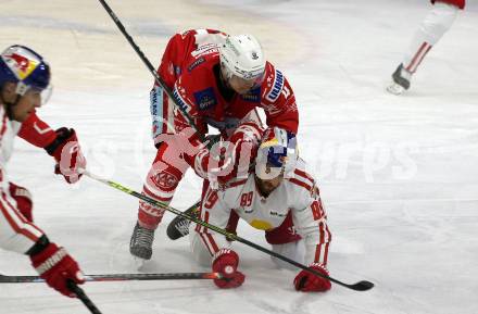 EBEL. Eishockey Bundesliga. KAC gegen	EC Red Bull Salzburg. Kele Steffler,  (KAC),  Florian Baltram (Salzburg). Klagenfurt, am 28.3.2021.
Foto: Kuess
www.qspictures.net

---
pressefotos, pressefotografie, kuess, qs, qspictures, sport, bild, bilder, bilddatenbank