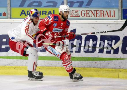 EBEL. Eishockey Bundesliga. KAC gegen	EC Red Bull Salzburg. Steven Strong,  (KAC), Paul Huber  (Salzburg). Klagenfurt, am 28.3.2021.
Foto: Kuess
www.qspictures.net

---
pressefotos, pressefotografie, kuess, qs, qspictures, sport, bild, bilder, bilddatenbank
