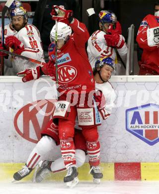 EBEL. Eishockey Bundesliga. KAC gegen	EC Red Bull Salzburg. Thomas Vallant,  (KAC),  Yannic Pilloni (Salzburg). Klagenfurt, am 1.4.2021.
Foto: Kuess
www.qspictures.net

---
pressefotos, pressefotografie, kuess, qs, qspictures, sport, bild, bilder, bilddatenbank