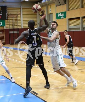 Basketball Zweite Liga 2020/2021. Playoffs. VF2. KOS Celovec gegen  Raiders Tirol. Marin Sliskovic (KOS Celovec), John Franklyn Gardiner (Tirol). Klagenfurt, am 3.4.2021.
Foto: Kuess
www.qspictures.net

---
pressefotos, pressefotografie, kuess, qs, qspictures, sport, bild, bilder, bilddatenbank
