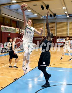 Basketball Zweite Liga 2020/2021. Playoffs. VF2. KOS Celovec gegen  Raiders Tirol.Lovro Fizuleto  (KOS Celovec), John Franklyn Gardiner (Tirol). Klagenfurt, am 3.4.2021.
Foto: Kuess
www.qspictures.net

---
pressefotos, pressefotografie, kuess, qs, qspictures, sport, bild, bilder, bilddatenbank