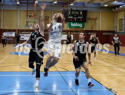 Basketball Zweite Liga 2020/2021. Playoffs. VF2. KOS Celovec gegen  Raiders Tirol. Andi Smrtnik (KOS Celovec), Rene Gradolnik, Elvis Keric (Tirol). Klagenfurt, am 3.4.2021.
Foto: Kuess
www.qspictures.net

---
pressefotos, pressefotografie, kuess, qs, qspictures, sport, bild, bilder, bilddatenbank