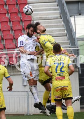 Fussball 2. Liga. SK Austria Klagenfurt gegen  SV Lafnitz. Kosmas Gkezos,  (Klagenfurt),   Julian Tomka (Lafnitz). Klagenfurt, am 5.4.2021.
Foto: Kuess
www.qspictures.net
---
pressefotos, pressefotografie, kuess, qs, qspictures, sport, bild, bilder, bilddatenbank