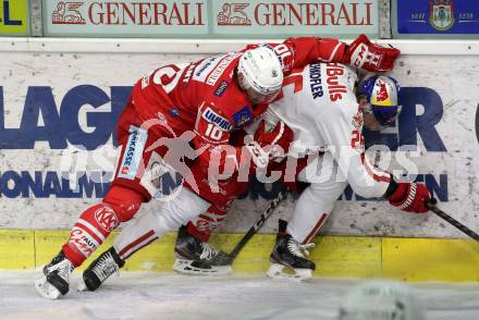 EBEL. Eishockey Bundesliga. KAC gegen	EC Red Bull Salzburg. Thomas Vallant,  (KAC), Peter Hochkofler  (Salzburg). Klagenfurt, am 5.4.2021.
Foto: Kuess
www.qspictures.net

---
pressefotos, pressefotografie, kuess, qs, qspictures, sport, bild, bilder, bilddatenbank