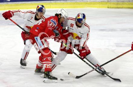 EBEL. Eishockey Bundesliga. KAC gegen	EC Red Bull Salzburg. Thomas hundertpfund,   (KAC),   Alexander Pallestrang, Filip Varejcka (Salzburg). Klagenfurt, am 5.4.2021.
Foto: Kuess
www.qspictures.net

---
pressefotos, pressefotografie, kuess, qs, qspictures, sport, bild, bilder, bilddatenbank