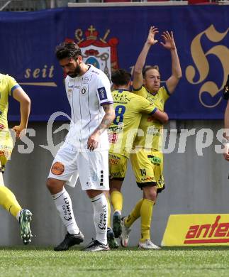 Fussball 2. Liga. SK Austria Klagenfurt gegen  SV Lafnitz. Torjubel Mario Kroepfl, Lukas Fadinger (Lafnitz). Klagenfurt, am 5.4.2021.
Foto: Kuess
www.qspictures.net
---
pressefotos, pressefotografie, kuess, qs, qspictures, sport, bild, bilder, bilddatenbank