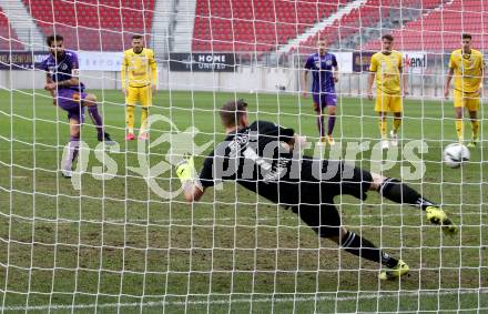 Fussball 2. Liga. SK Austria Klagenfurt gegen  Kapfenberger SV. Kosmas Gkezos, (Klagenfurt),  Christopher Giuliani   (Kapfenberger SV). Klagenfurt, am 9.4.2021.
Foto: Kuess
www.qspictures.net
---
pressefotos, pressefotografie, kuess, qs, qspictures, sport, bild, bilder, bilddatenbank