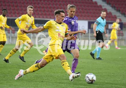 Fussball 2. Liga. SK Austria Klagenfurt gegen  Kapfenberger SV. Patrick Greil,  (Klagenfurt),  Michael Lang  (Kapfenberger SV). Klagenfurt, am 9.4.2021.
Foto: Kuess
www.qspictures.net
---
pressefotos, pressefotografie, kuess, qs, qspictures, sport, bild, bilder, bilddatenbank